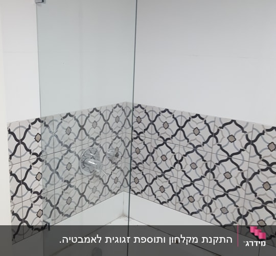 התקנת אמבטיון זכוכית קבוע על גבי אמבטיה